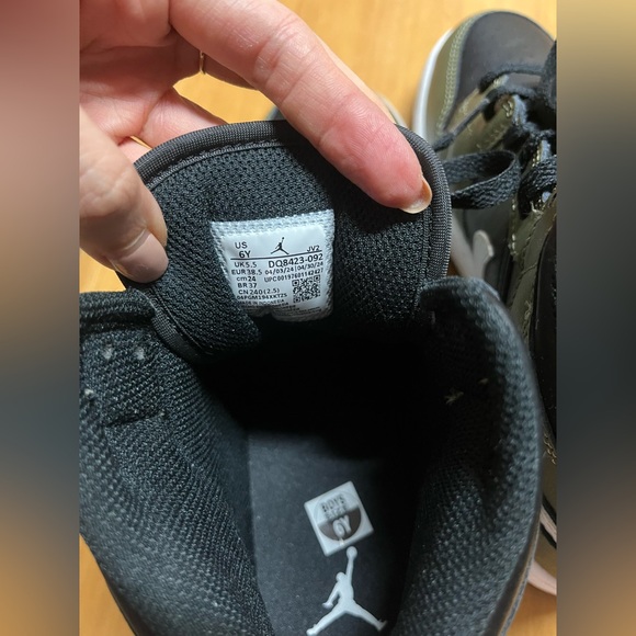 NEW Air Jordan 1 Mid- Kids Black and Olive Sneaker. Size 6Y. IN BOX, never worn - Picture 3 of 10